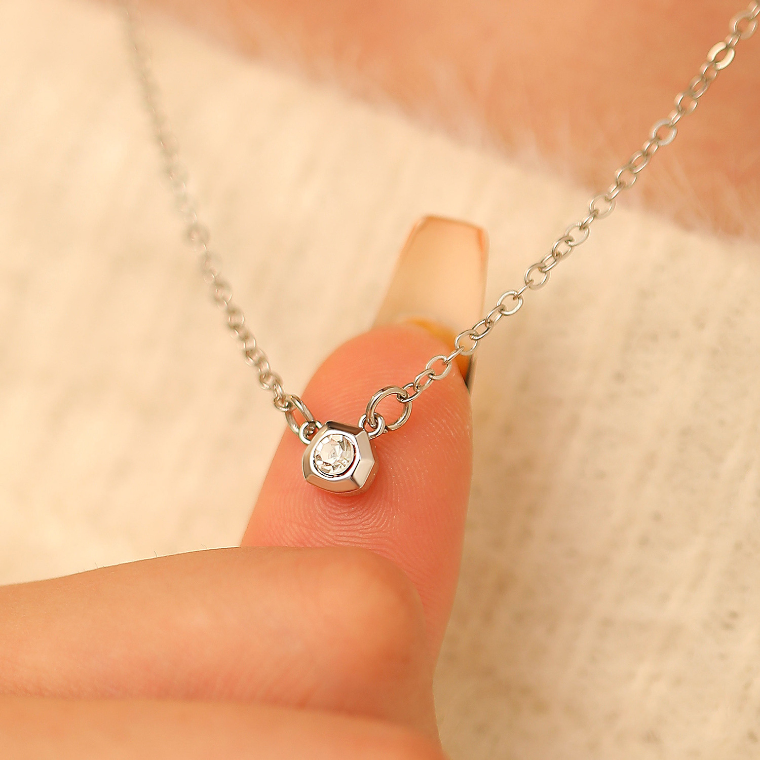 Collana Semplice ed Elegante c - Pearl Trim Chain recensione e prezzo